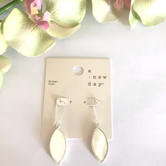 Genuine Mother of Pearl White Drop Earrings - Picture 1 of 4